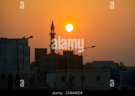 Tramonto a Doha Corniche district, in Qatar Foto Stock