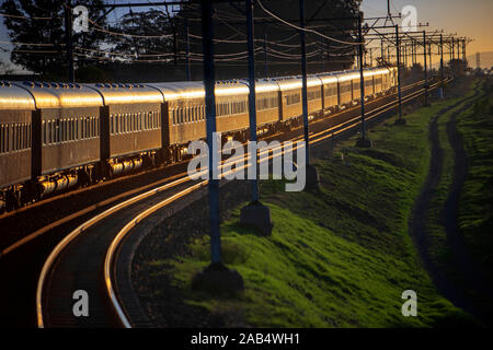 Il Rovos Rail treno di lusso che viaggiano tra Cape Town e Pretoria in Sud Africa orgoglio dell'Africa splendidamente ricostruite treno classico che formano par Foto Stock