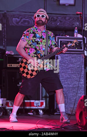 Fort Lauderdale FL, Stati Uniti d'America. 24 Novembre, 2019. Aaron Barrett della bobina grande pesce esegue durante il Riptide Music Festival a Fort Lauderdale Beach in novembre 24, 2019 a Fort Lauderdale, Florida. Credito: Mpi04/media/punzone Alamy Live News Foto Stock