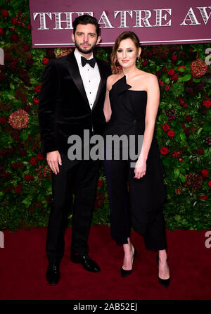 Laura Carmichael e Michael C. Fox frequentando il sessantacinquesimo Evening Standard Theatre Awards at The London Coliseum, Londra. Foto Stock