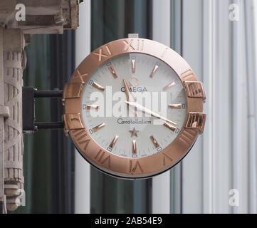 LONDON, Regno Unito - CIRCA NEL SETTEMBRE 2019: Omega segno Foto Stock
