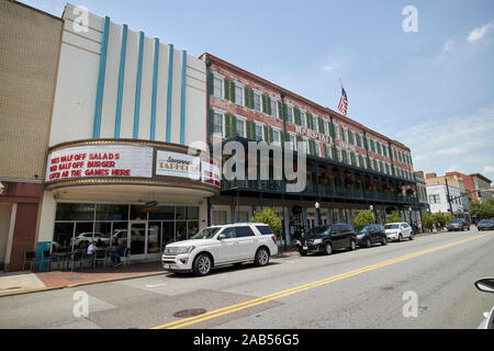 Il Savannah taphouse nell'ex teatro avon e marshall house east Broughton Street Savannah in Georgia negli Stati Uniti Foto Stock