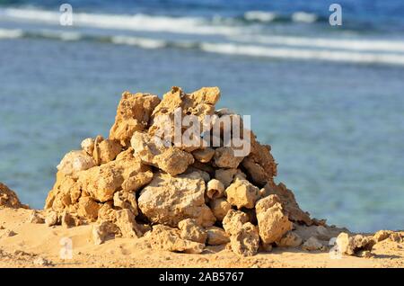 Pile di pietra a Marsa Alam Egitto Foto Stock