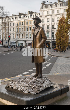 Statua di ungherese del compositore e pianista Béla Bartók dallo scultore Imre Varga. Si trova vicino alla stazione della metropolitana di South Kensington a Londra, Regno Unito Foto Stock