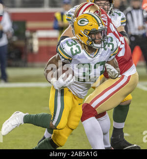 Santa Clara, California, USA. 24 Novembre, 2019. Green Bay Packers running back Aaron Jones (33) Domenica, 24 novembre 2019, a Levis Stadium di Santa Clara, California. Il 49ers sconfitto gli imballatori 37-8. Credito: Al di Golub/ZUMA filo/Alamy Live News Foto Stock