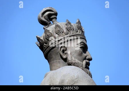 Amir Timur seduto sul trono a Samarcanda in Uzbekistan Foto Stock