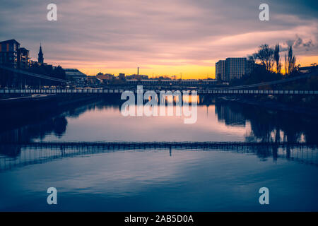 Ponti sul fiume Clyde a Glasgow Scozia su un inverno mattina Foto Stock