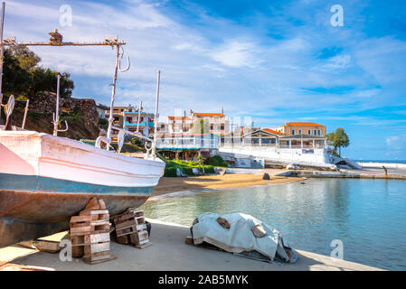 Tradizionale villaggio costiero di Panormo, Rethimno, Creta, Grecia. Foto Stock