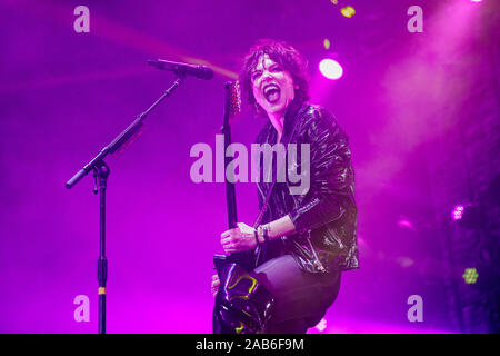 Nottingham, Regno Unito. Il 25 novembre 2019. Halestorm esibirsi dal vivo sul palco del Motorpoint Arena di Nottingham, UK. Credito: Andy Gallagher/Alamy Live News Foto Stock