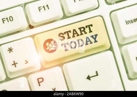 Conceptual la scrittura a mano che mostra inizia oggi. Concetto significato per iniziare a fare qualcosa di fare qualcosa di iniziare a fare qualcosa Foto Stock