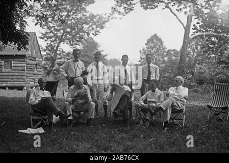 Henry Ford, Thomas Edison, Warren Harding, Harvey Firestone, e altri. Firestone camp ca. 1921-1923 Foto Stock