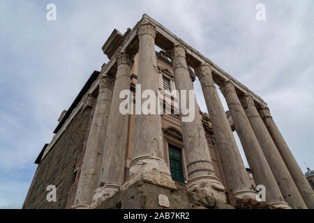 Antonino e Faustina tempio di Roma Fori Imperiali Foto Stock