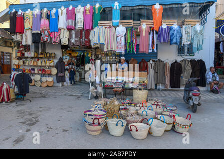 Sousse, Tunisia - 7 Novembre 2019: negozio al mercato sulla Medina di Sousse in Tunisia Foto Stock