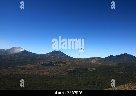 In Paralayang Megasari Hill, Cratere Ijen Plateau, East Java, Indonesia Foto Stock