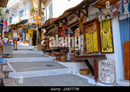 Tipica città vecchia strada di Parga, Preveza, Grecia, Europa Foto Stock