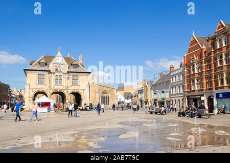 Peterborough Guildhall, Piazza del Duomo, Peterborough, CAMBRIDGESHIRE, England, Regno Unito, Europa Foto Stock