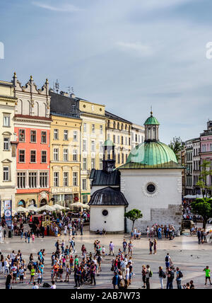 Chiesa di San Wojciech, vista in elevazione, la piazza mercato (Cracovia), il Sito Patrimonio Mondiale dell'UNESCO, Piccola Polonia voivodato, Polonia, Europa Foto Stock