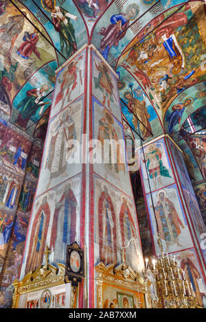 Affreschi, Santa cattedrale della Dormizione, la Santa Trinità di San Sergio Lavra, Sergiev Posad, Golden Ring, Oblast di Mosca, Russia, Europa Foto Stock