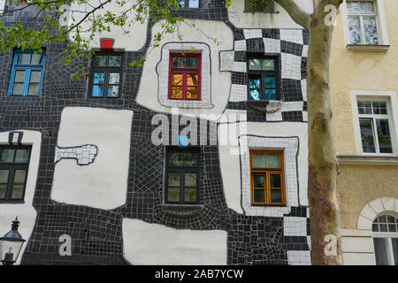 La KunstHaus Wien, un museo di Vienna, disegnato dall'artista Friedensreich Hundertwasser, Vienna, Austria, Europa Foto Stock