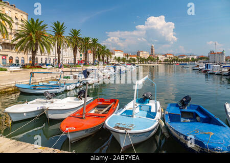 Porto di Split con il Duomo di San Domnio, Split, Dalmazia, Croazia, Europa Foto Stock