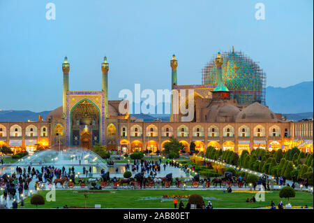 Masjed-e Imam moschea al tramonto, Maydam-e piazza Iman, Sito Patrimonio Mondiale dell'UNESCO, Esfahan, Iran, Medio Oriente Foto Stock