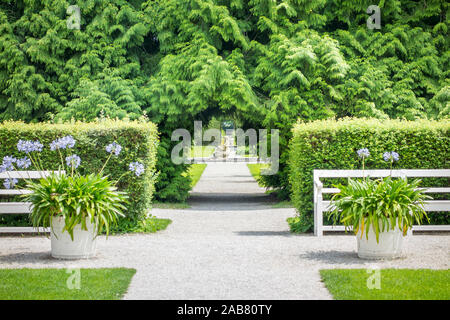 Die Parkanlage des Schlosses Nymphenburg in Muenchen, Deutschland Foto Stock