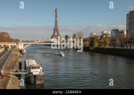 LA Senna e dalla Torre Eiffel, Parigi Foto Stock