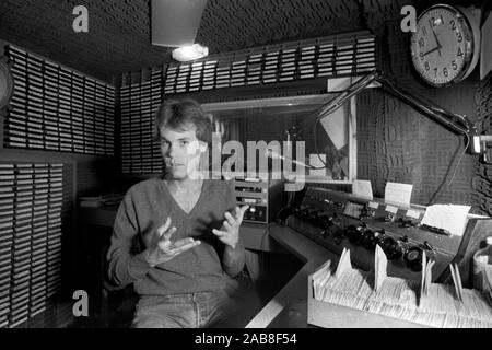 Stazione radio pirata radio laser 558 al largo della costa di Felixstowe Suffolk Inghilterra. Stanno trasmettendo dalle acque internazionali del Mare del Nord.1980s Regno Unito. Ritratto del disc jockey David Lee Stone 1984 HOMER SYKES Foto Stock