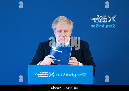 North Queensferry, Scotland, Regno Unito. Il 26 novembre 2019. Il primo ministro Boris Johnson al momento del lancio di Scottish conservatori generale Manifesto elettorale a North Queensferry oggi. La spinta principale del manifesto è di fermare un secondo referendum sull indipendenza scozzese. Iain Masterton/Alamy Live News. Foto Stock