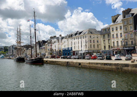 Cherbourg (nord-ovest della Francia): immobiliare nel centro della città lungo la banchina "quai Alexandre III" e il porto Foto Stock