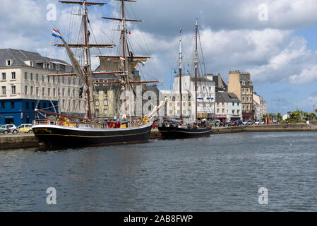 Cherbourg (nord-ovest della Francia): immobiliare nel centro della città lungo la banchina "quai Alexandre III" e il porto Foto Stock