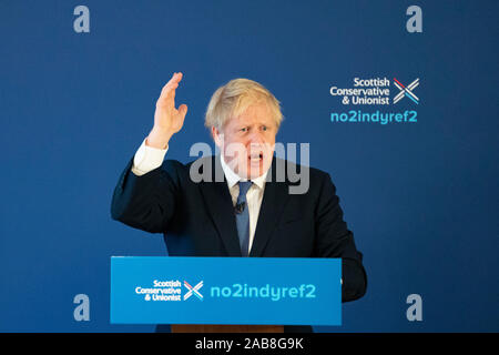 North Queensferry, Scotland, Regno Unito. Il 26 novembre 2019. Il primo ministro Boris Johnson al momento del lancio di Scottish conservatori generale Manifesto elettorale a North Queensferry oggi. La spinta principale del manifesto è di fermare un secondo referendum sull indipendenza scozzese. Iain Masterton/Alamy Live News. Foto Stock