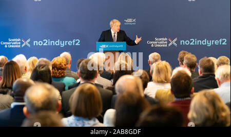 North Queensferry, Scotland, Regno Unito. Il 26 novembre 2019. Il primo ministro Boris Johnson al momento del lancio di Scottish conservatori generale Manifesto elettorale a North Queensferry oggi. La spinta principale del manifesto è di fermare un secondo referendum sull indipendenza scozzese. Iain Masterton/Alamy Live News. Foto Stock