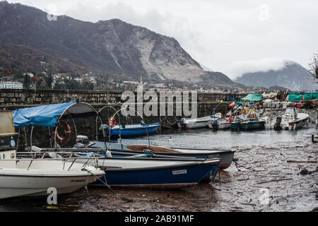 Recuperato in barca sull'isola durante il periodo di allagamento, Isola dei Pescatori, Stresa, Lago Maggiore, Italia Foto Stock