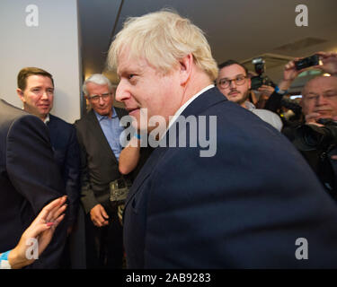 North Queensferry, UK. Il 26 novembre 2019. Nella foto: Boris Johnson MP - REGNO UNITO Il Primo Ministro e il leader dei conservatori e di partito unionista. Partito conservatore di lancio Manifesto: Boris Johnson visto per la sua campagna elettorale a North Queensferry. Credito: Colin Fisher/Alamy Live News Foto Stock