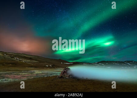 Aurora Boreale, Leirhnukur primavera calda area, Namaskard, Islanda Foto Stock