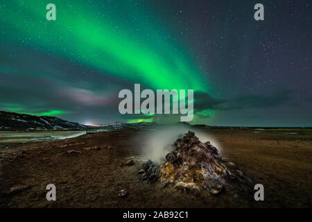 Aurora Boreale, Leirhnukur primavera calda area, Namaskard, Islanda Foto Stock