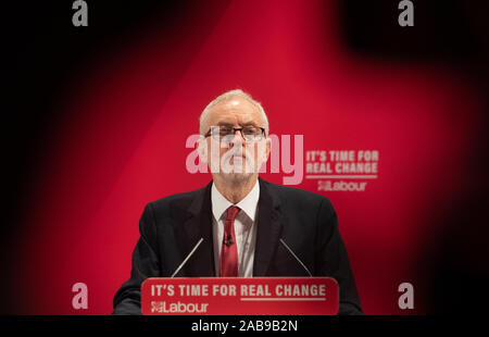 Leader del partito laburista Jeremy Corbyn al lancio del partito laburista razza e fede manifesto presso il Bernie Grant Arts Centre di Londra Nord. Foto Stock