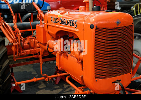 Vecchio Allis-Chalmers Vintage Modello C trattore prodotto tra 1940-1949. Vista frontale. Rahmi M. Koc Museo Industriale di Istanbul. Foto Stock