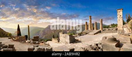 Colonne doriche di Delfi Tempio di Apollo e rovine di Delphi sito archeologico, Delphi, Grecia Foto Stock