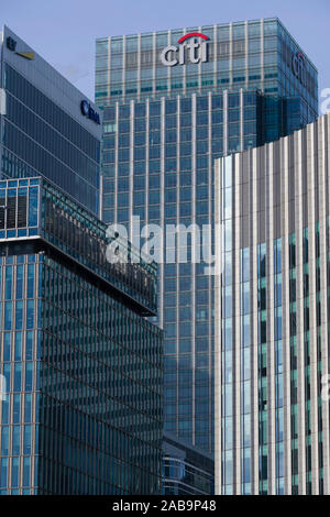 Il Citi bank e State Street edifici, Canary Wharf, il quartiere finanziario di Londra, Regno Unito Canary Wharf business district è costruito su parte della vecchia Foto Stock