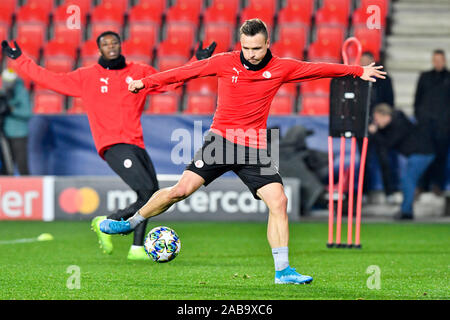 Sinobo Arena, Praga. 26 Nov, 2019. STANISLAV TECL di Slavia in azione durante la sessione di formazione tecnica per il calcio Champions League: Slavia Praha vs Inter Milano in Sinobo Arena, Praga, Repubblica ceca, 26 novembre 2019. Credito: Vit Simanek/CTK foto/Alamy Live News Foto Stock