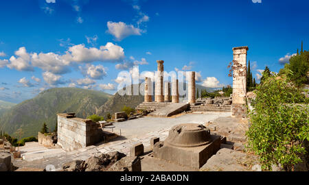 Colonne doriche di Delfi Tempio di Apollo e rovine di Delphi sito archeologico, Delphi, Grecia Foto Stock