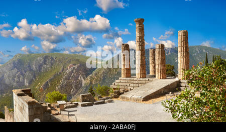 Colonne doriche di Delfi Tempio di Apollo e rovine di Delphi sito archeologico, Delphi, Grecia Foto Stock