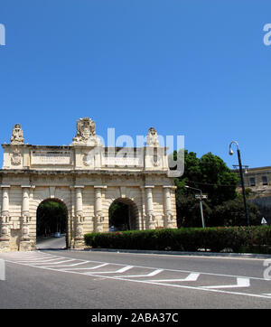 Il XVIII secolo le bombe" Cancello a Floriana, Repubblica di Malta, mare Mediterraneo, Europa Foto Stock