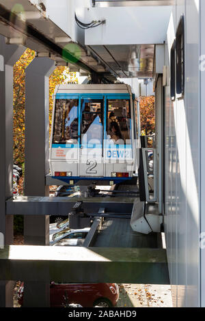 La ferrovia sopraelevata presso l Università Tecnica di Dortmund Foto Stock