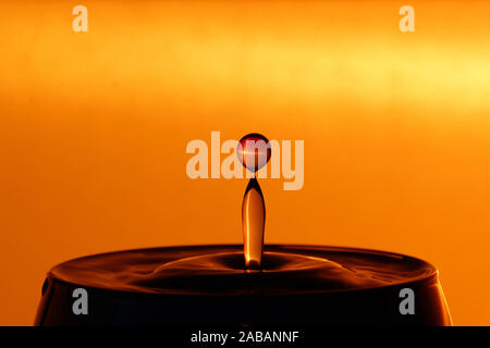 Wassertropfen Bierglas im Foto Stock