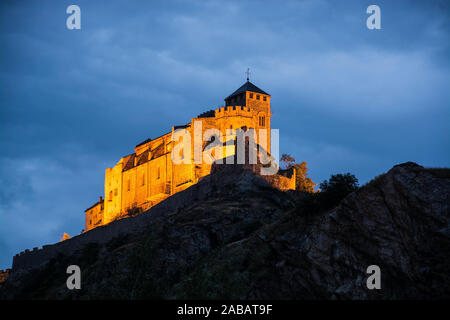 Das Schloss Tourbillon ist eine Burgruine in Sitten im Schweizer Kanton Wallis. Foto Stock
