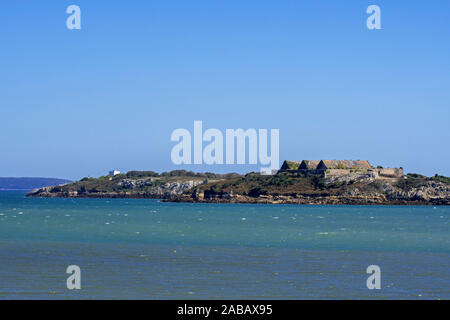 Xix secolo riviste di polvere da sparo sull'Île des morts / Isola dei Morti nella baia di Roscanvel, Finistère Bretagna, Francia Foto Stock