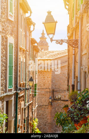 All'aperto Valldemossa, vecchio famoso villaggio mediterraneo di isola di Maiorca Valldemossa, Mallorca, Spagna Foto Stock